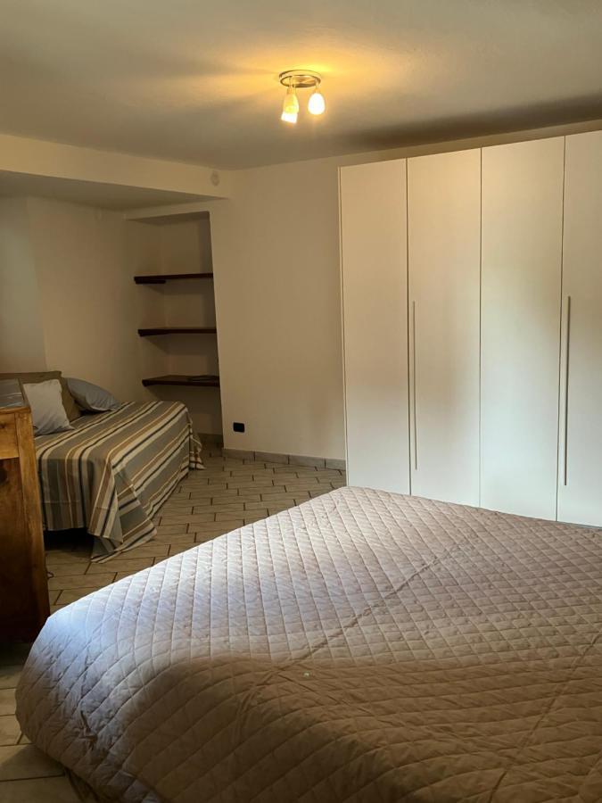 Un Passo Dal Castello Apartment Barolo Bagian luar foto