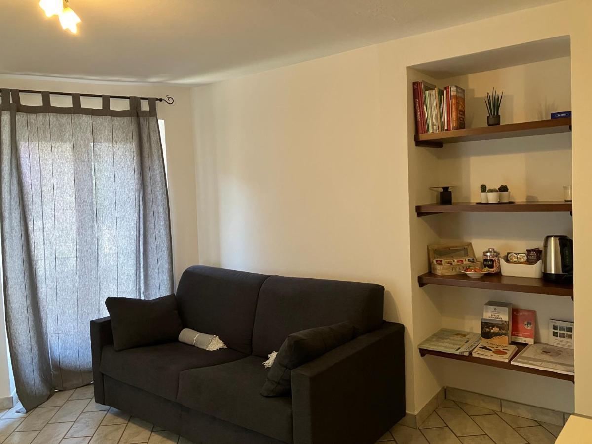 Un Passo Dal Castello Apartment Barolo Bagian luar foto